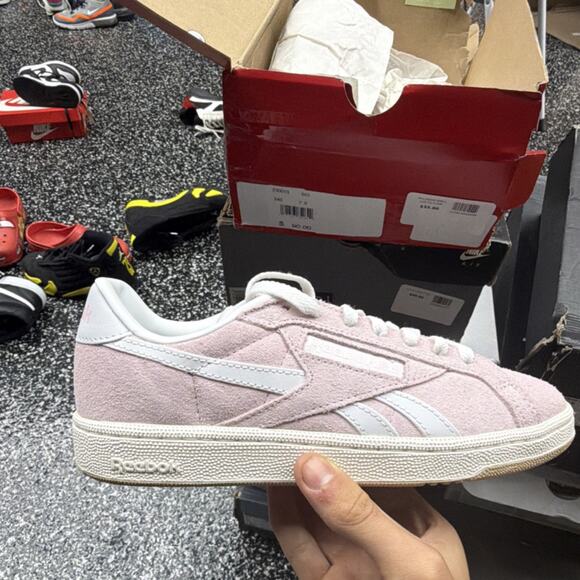 Reebok Light Pink White Suede Low Top womens Athletic Sneakers 230013 W7.5 M6